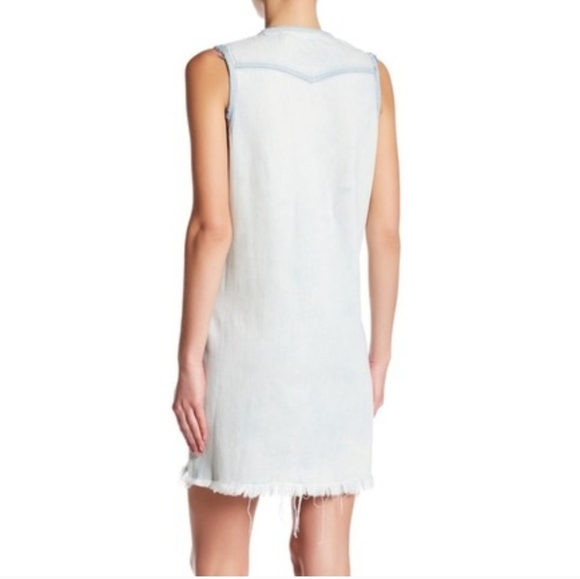 Blank NYC All About Me Light Wash Denim Frayed Shift Dress size Medium - Picture 2 of 16